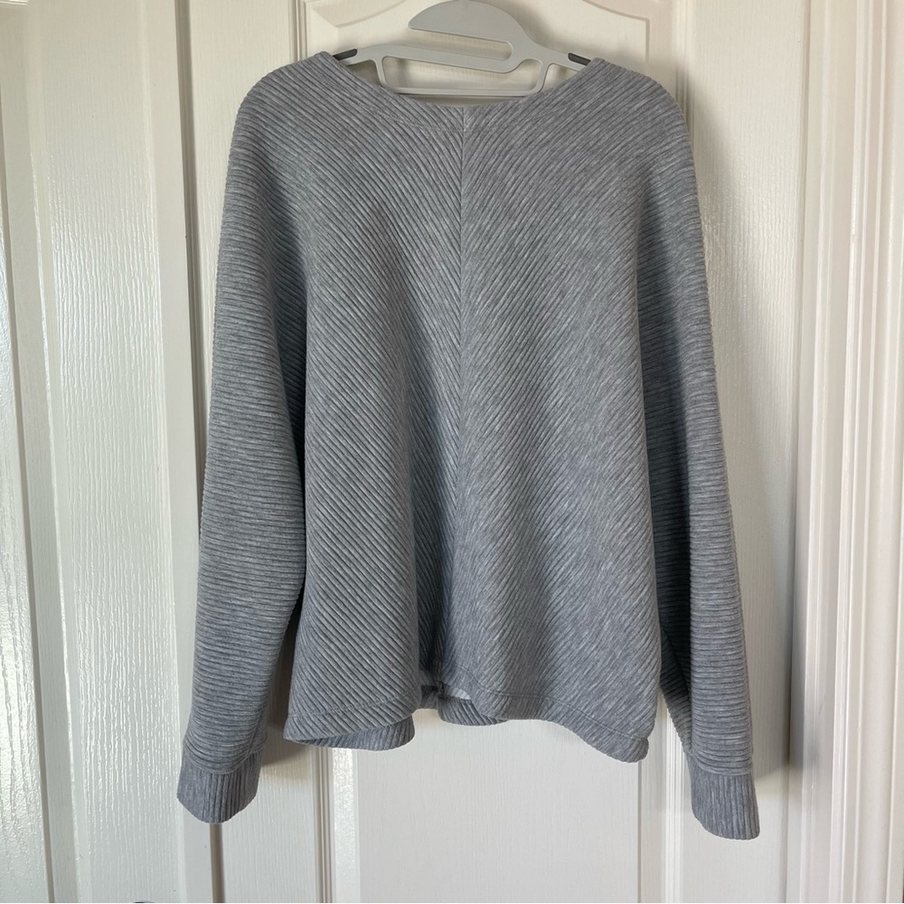 Woman’s gray semi cropped sweater